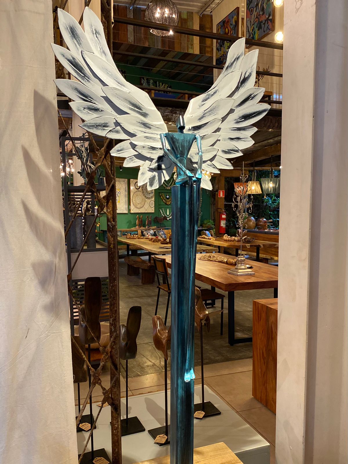 Anjo de ferro assentado Anjo de ferro assentado